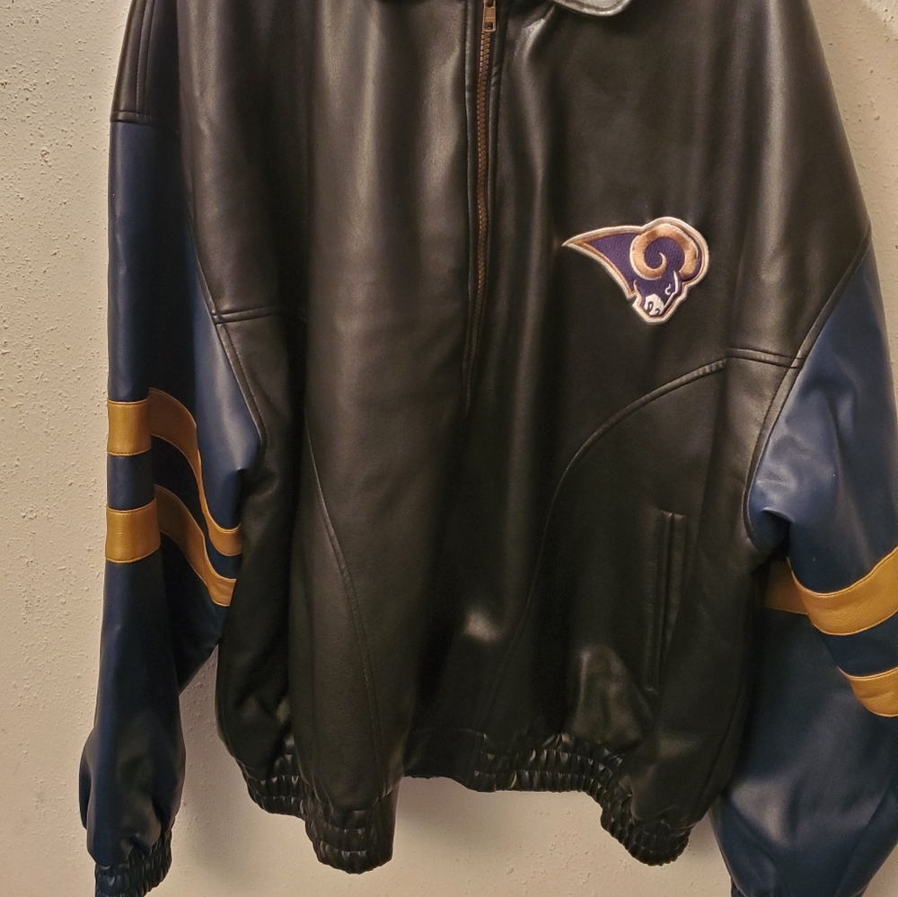 Clothes - Picture 4 of 7